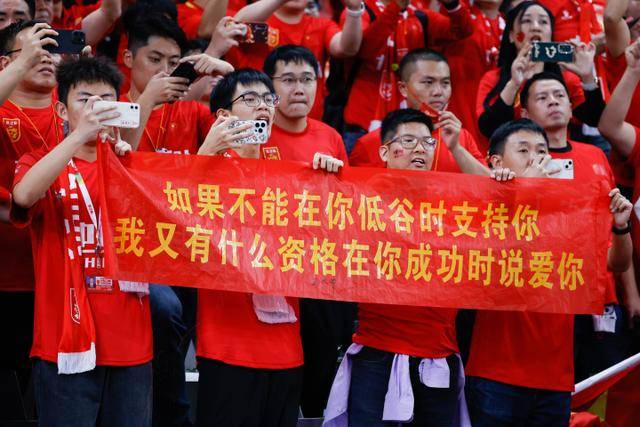 WCBA-韩旭19+8李梦13分 四川女篮13连胜领跑